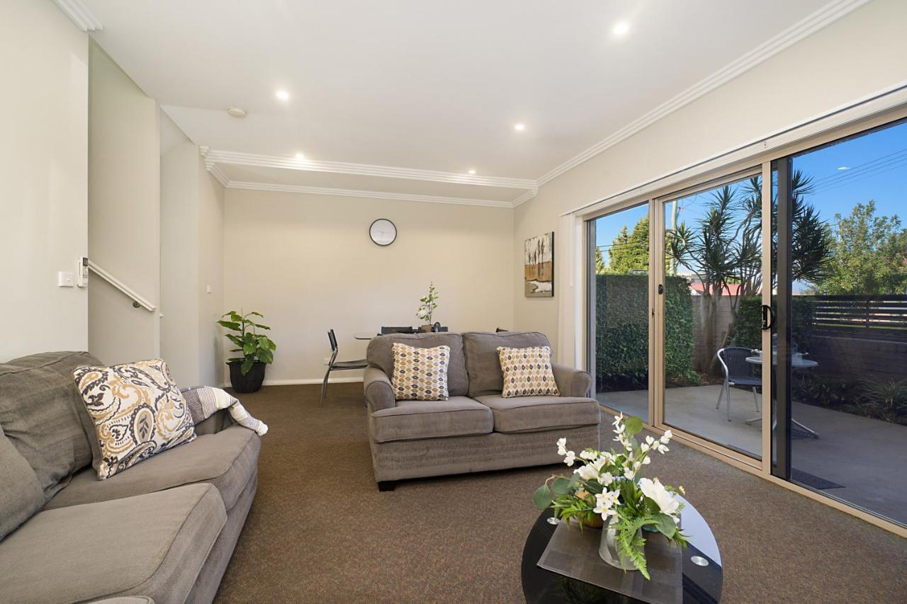 Newcastle Short Stay Accommodation - Birmingham Garden Townhouses Extérieur photo