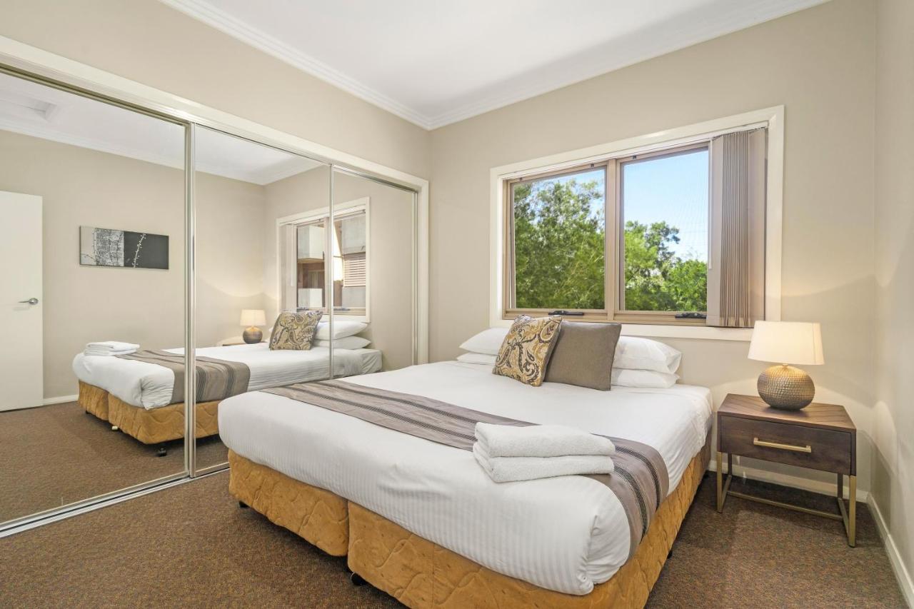 Newcastle Short Stay Accommodation - Birmingham Garden Townhouses Extérieur photo
