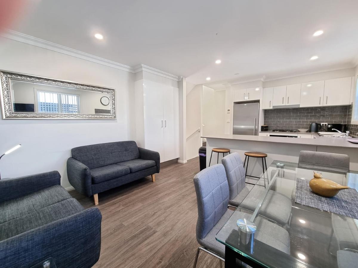Newcastle Short Stay Accommodation - Birmingham Garden Townhouses Extérieur photo