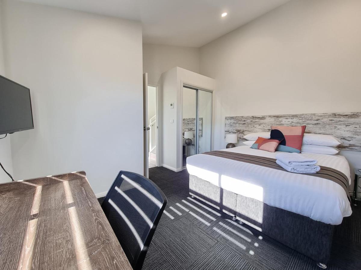 Newcastle Short Stay Accommodation - Birmingham Garden Townhouses Extérieur photo
