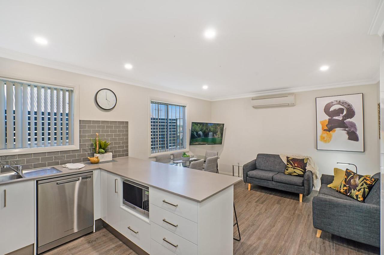 Newcastle Short Stay Accommodation - Birmingham Garden Townhouses Extérieur photo