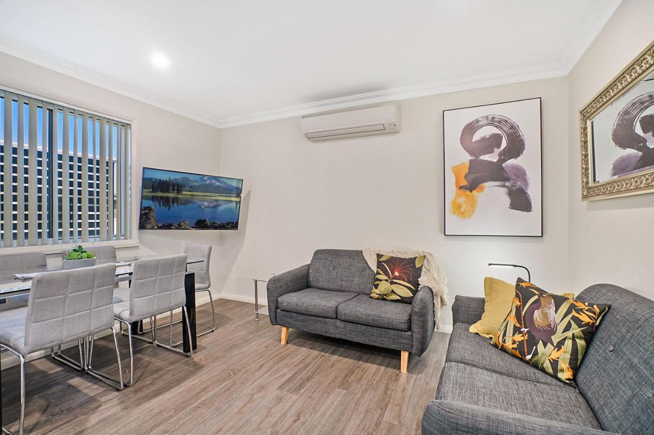 Newcastle Short Stay Accommodation - Birmingham Garden Townhouses Extérieur photo
