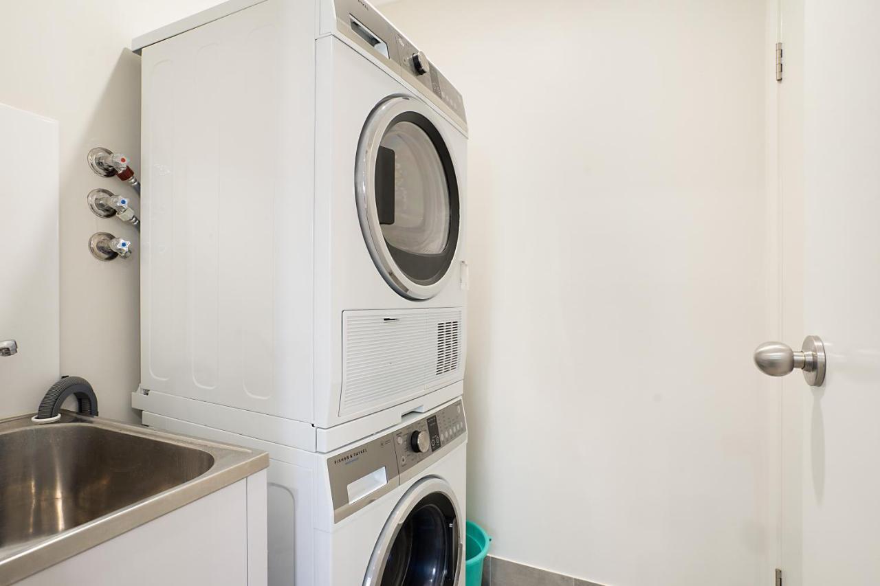 Newcastle Short Stay Accommodation - Birmingham Garden Townhouses Extérieur photo